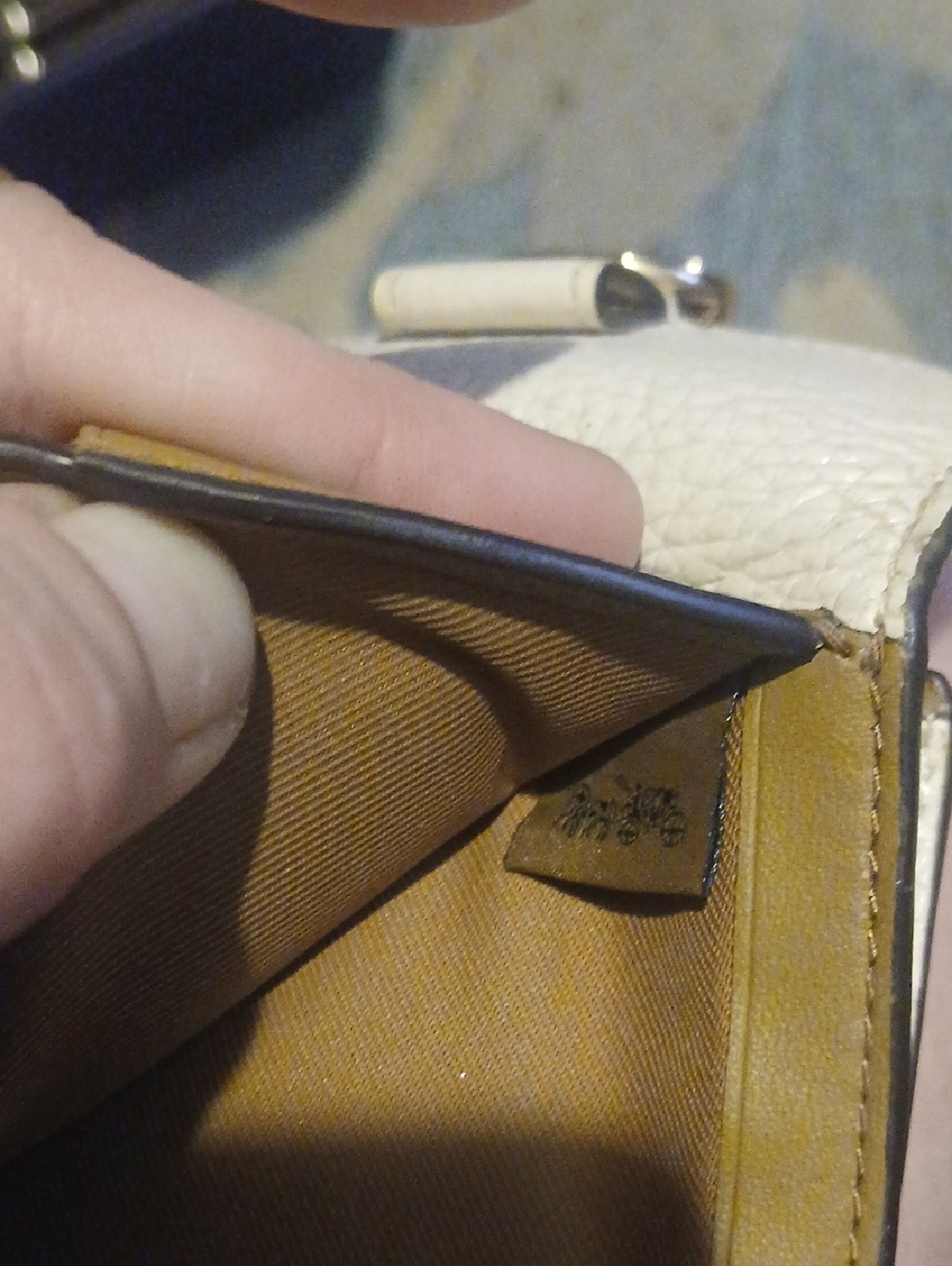 Coach Pebbled Leather Small Wallet in Off-White with Gold Turnlock - Picture 3 of 6